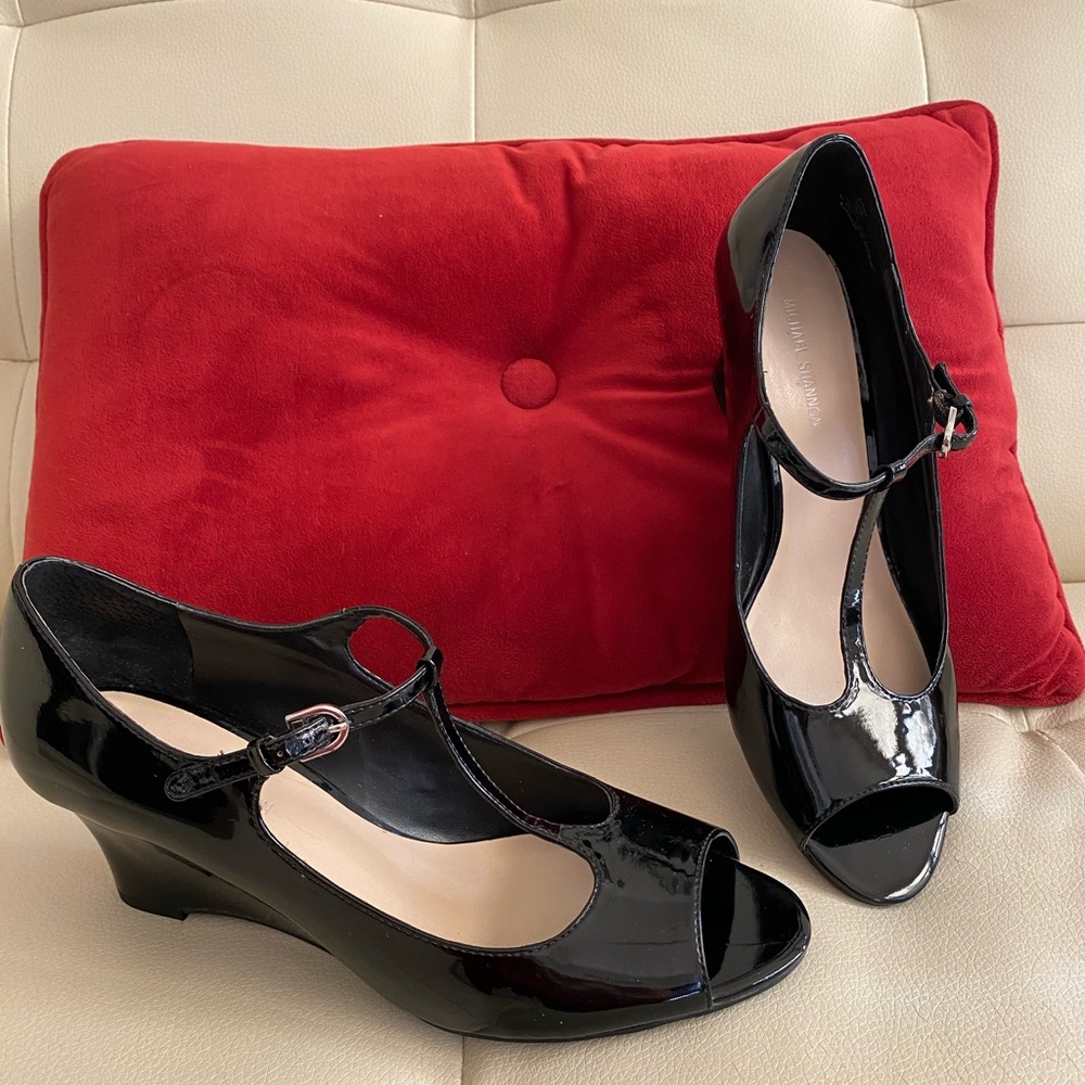 Black patent leather wedge shoes
